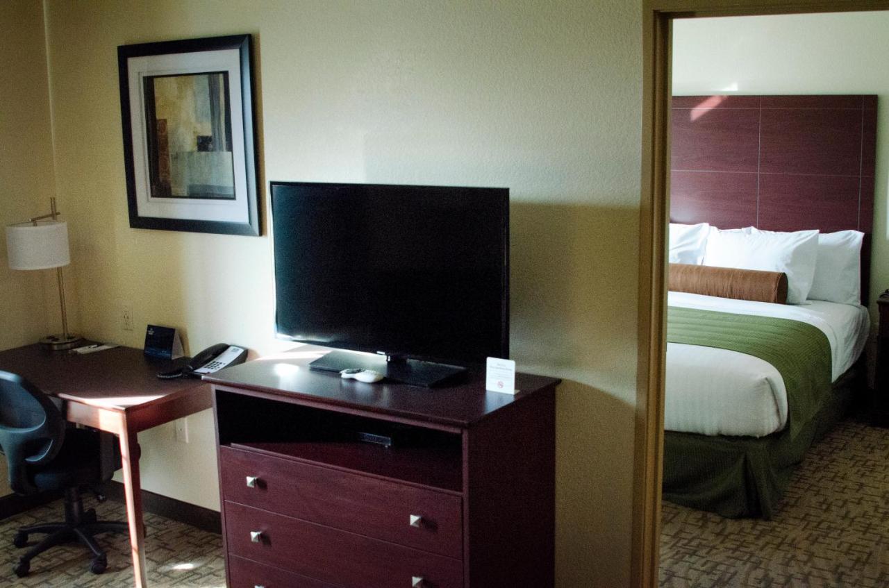 Family Room - Disability Access at Cobblestone Inn & Suites – Soda Springs