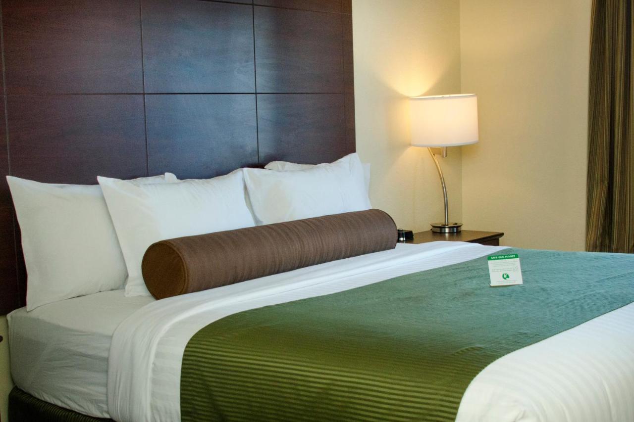 Deluxe King Suite at Cobblestone Inn & Suites – Soda Springs