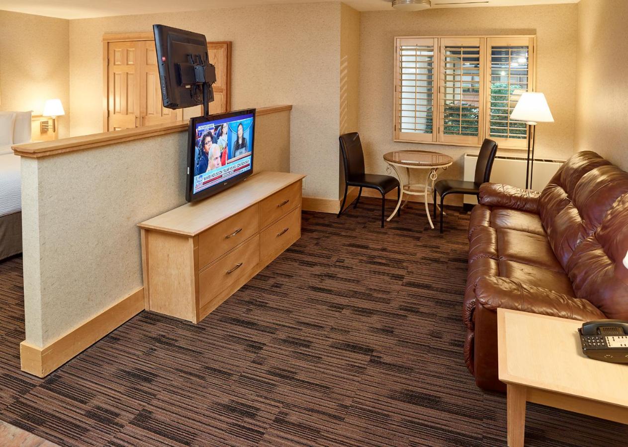 King Suite with Spa Bath at LivINN Hotel Minneapolis North / Fridley