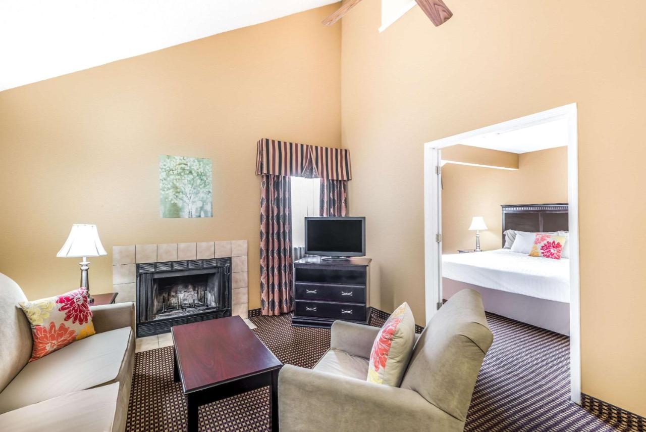 Two-Bedroom Loft Suite with 1 King Bed and 1 Queen Bed, Non-Smoking at Hawthorn Extended Stay by Wyndham Dayton