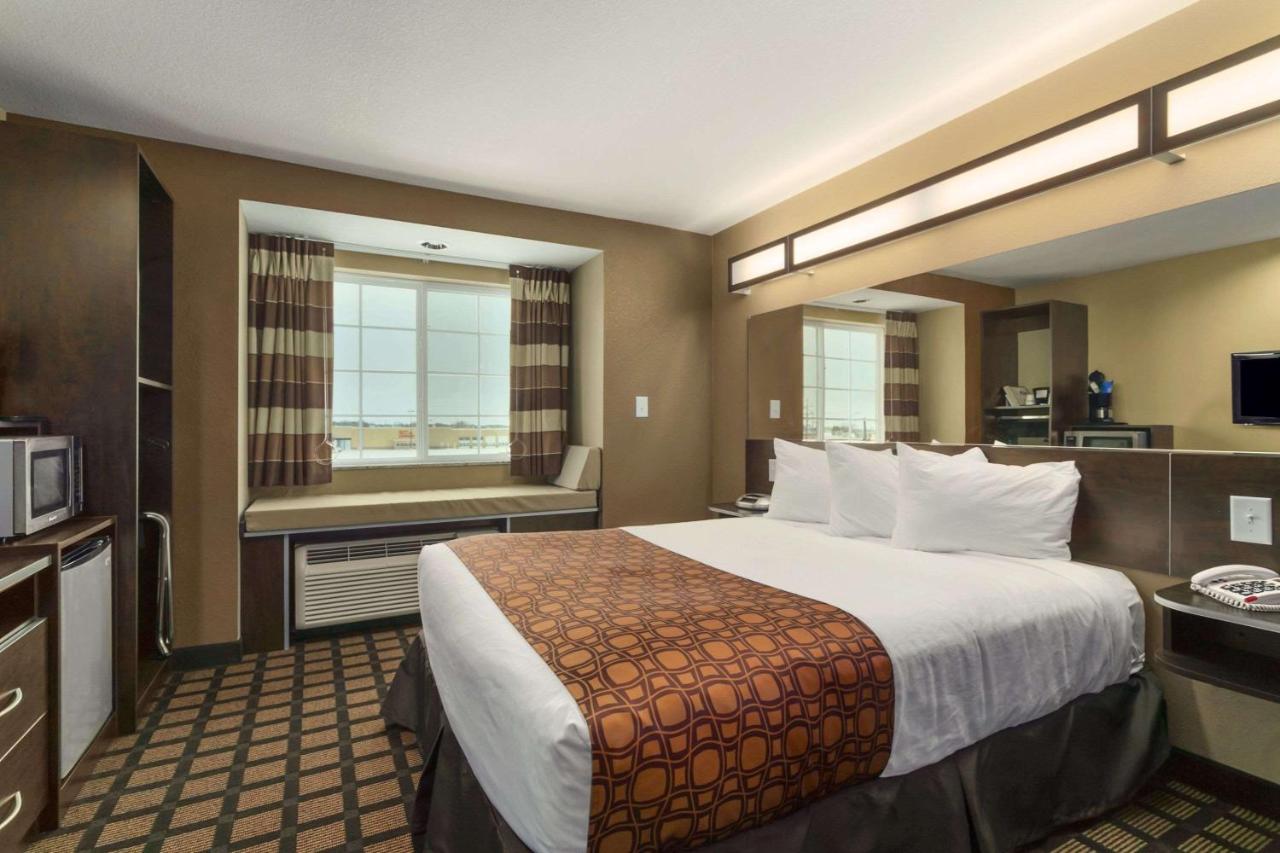 Queen Room with Mobility/Hearing Access - Non-Smoking at Microtel Inn & Suites by Wyndham Minot