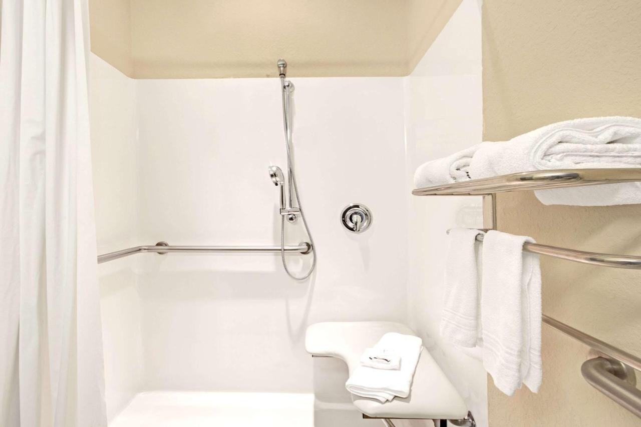 Queen Studio Suite - Non-Smoking at Microtel Inn & Suites by Wyndham Brooksville