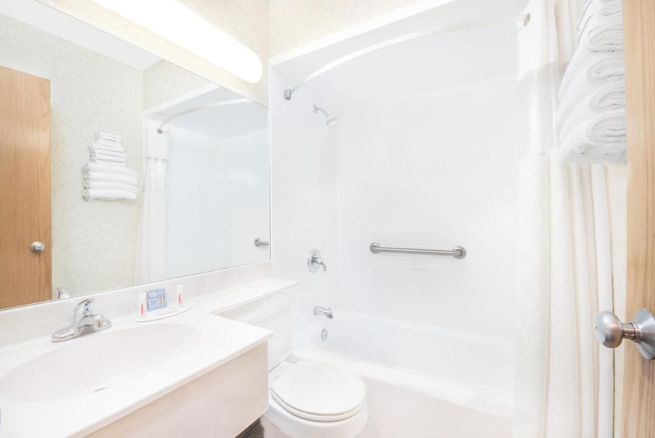 Queen Room - Non-Smoking at Days Inn by Wyndham West Rapid City
