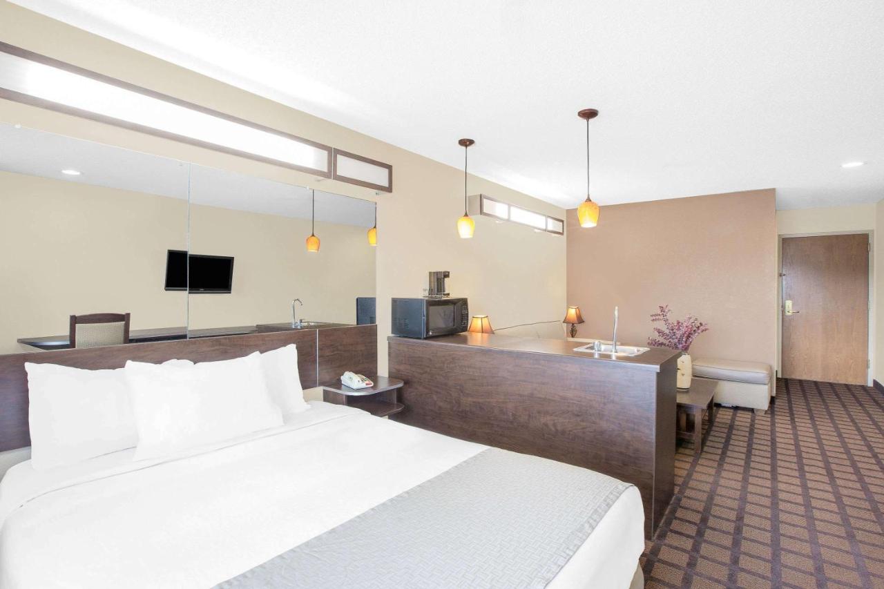 Queen Suite - Non-Smoking at Microtel Inn by Wyndham Franklin