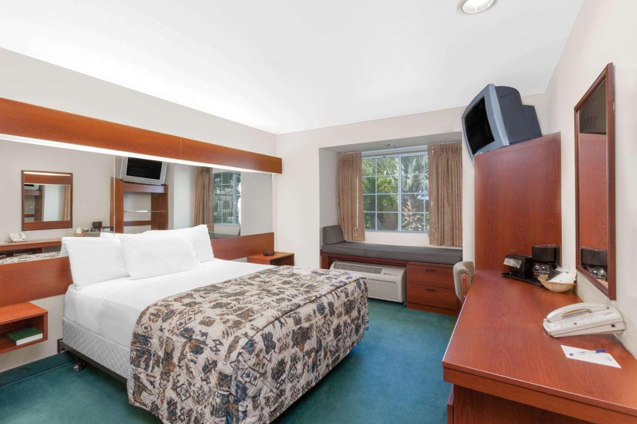 Queen Room - Disability Access - Non-Smoking at Microtel Inn & Suites by Wyndham Wellton