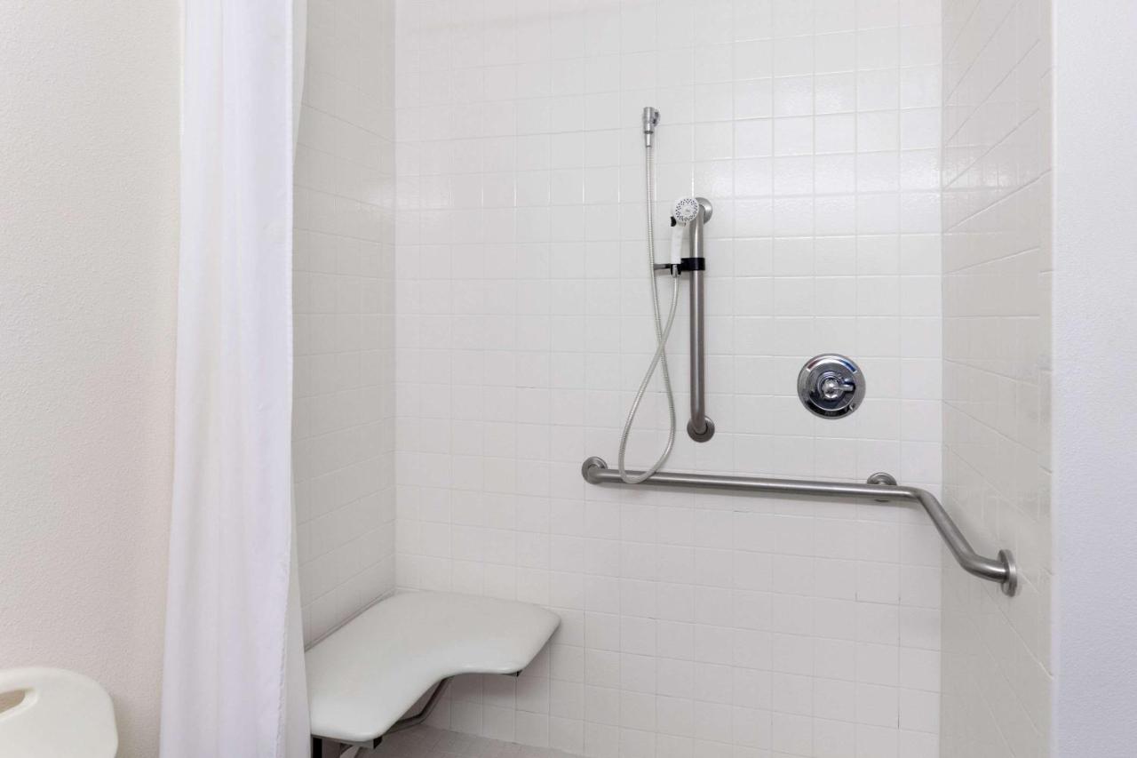 Queen Room - Disability Access - Non-Smoking at Microtel Inn & Suites by Wyndham Wellton