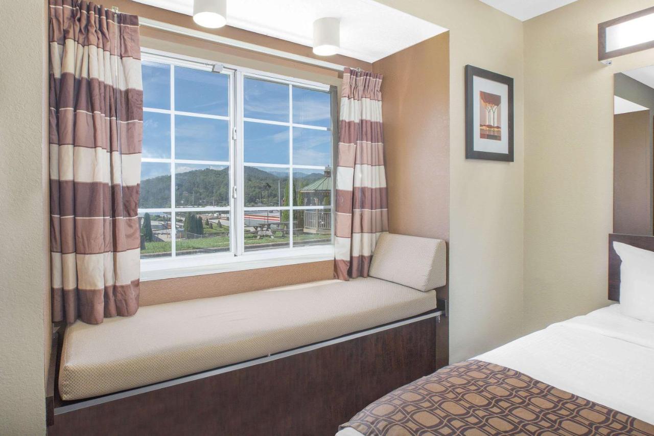 Queen Suite - Non-Smoking at Microtel Inn by Wyndham Franklin