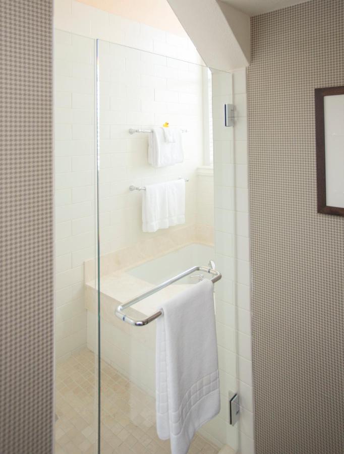 Deluxe Double Queen Room at The Atherton Hotel At OSU