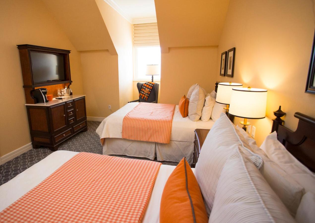 Deluxe Double Queen Room at The Atherton Hotel At OSU