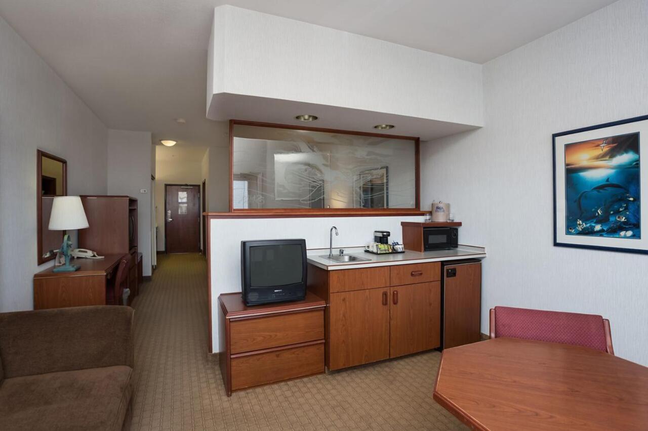 King Room with Sofa Bed at Shilo Inn Suites Hotel - Ocean Shores