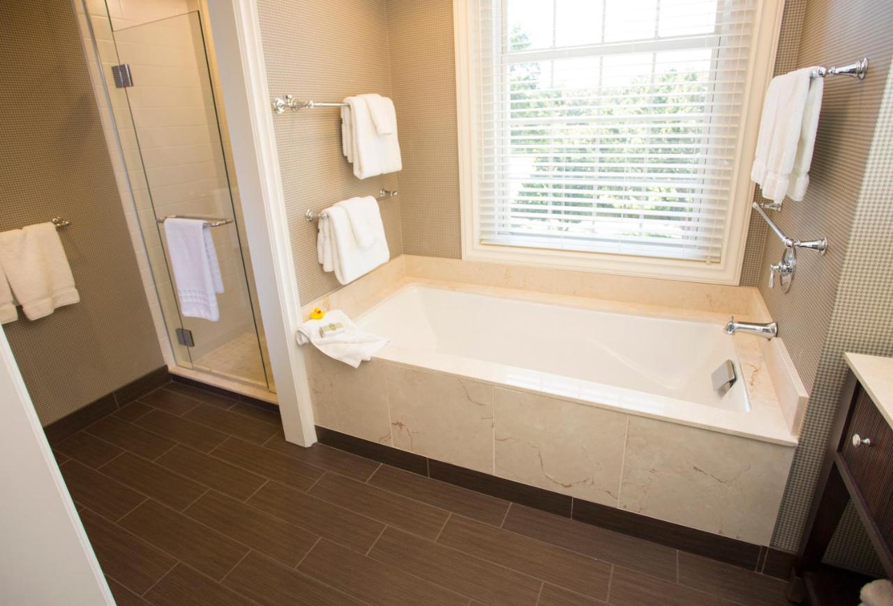 Deluxe King - Garden View at The Atherton Hotel At OSU