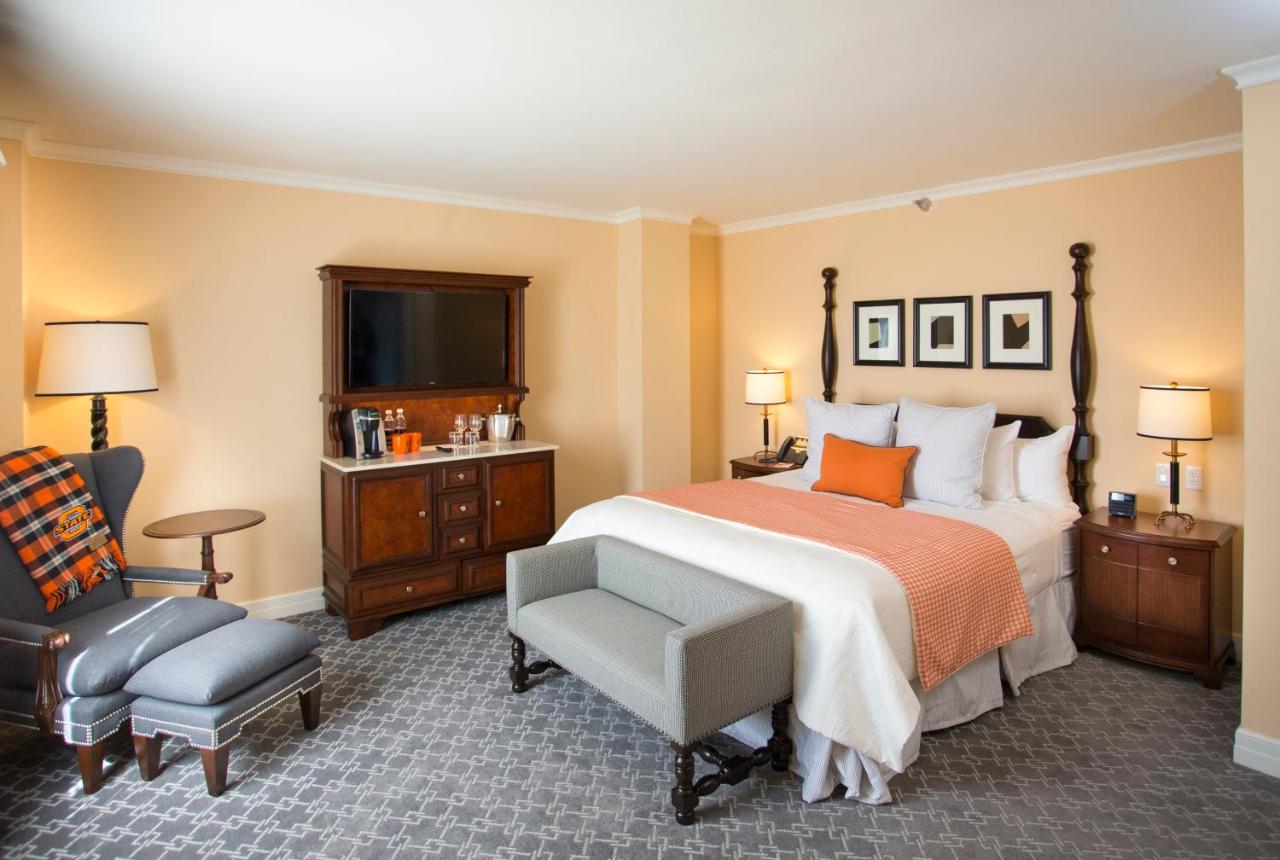 Deluxe King - Garden View at The Atherton Hotel At OSU