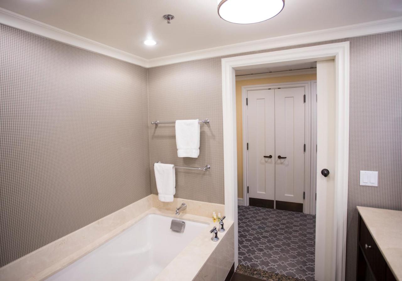 Deluxe Double Queen - Extra Large at The Atherton Hotel At OSU