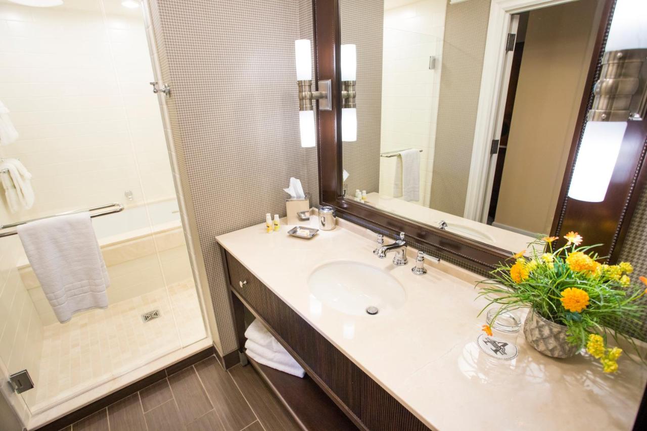 Signature Suite Queen - Garden View at The Atherton Hotel At OSU