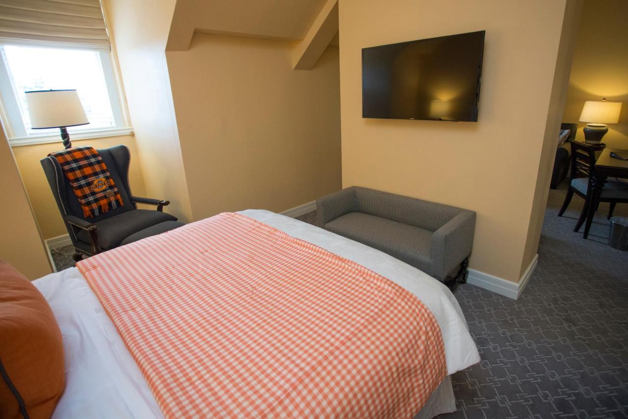 Signature Suite Queen - Garden View at The Atherton Hotel At OSU