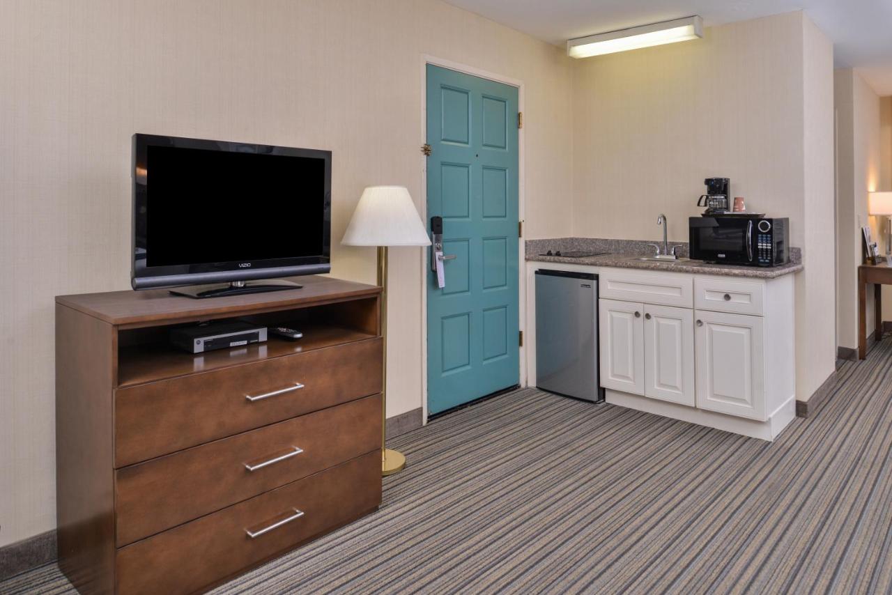 Deluxe Suite at Good Living Inn