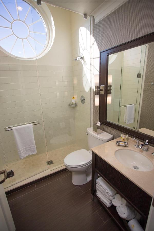 Scholar's Suite Queen - Garden View at The Atherton Hotel At OSU