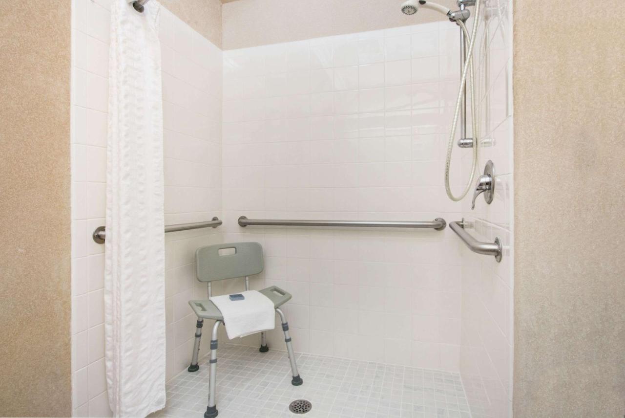 Queen Room with Bath Tub - Mobility/Hearing Accessible - Non-Smoking at Hawthorn Extended Stay by Wyndham El Paso