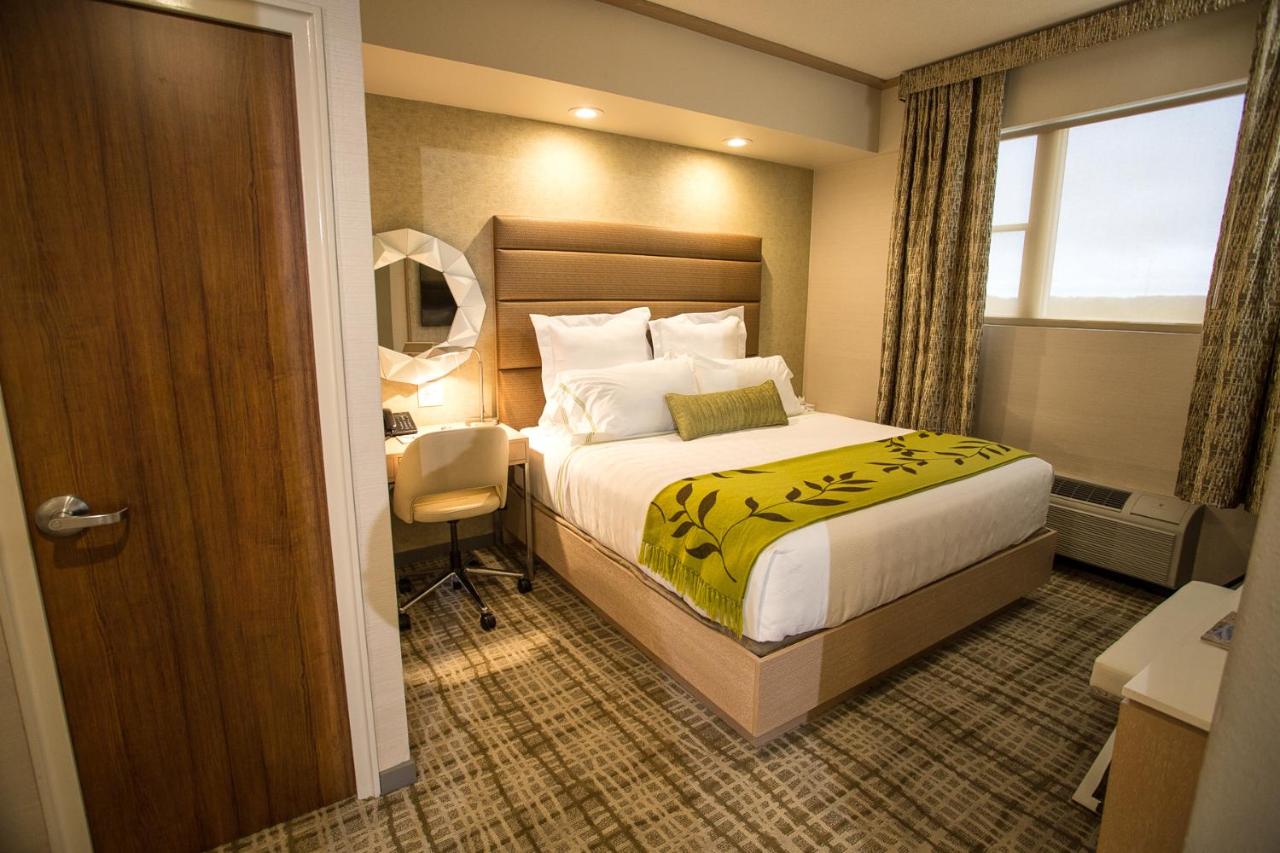 Standard King Room at The Fredonia Hotel and Convention Center