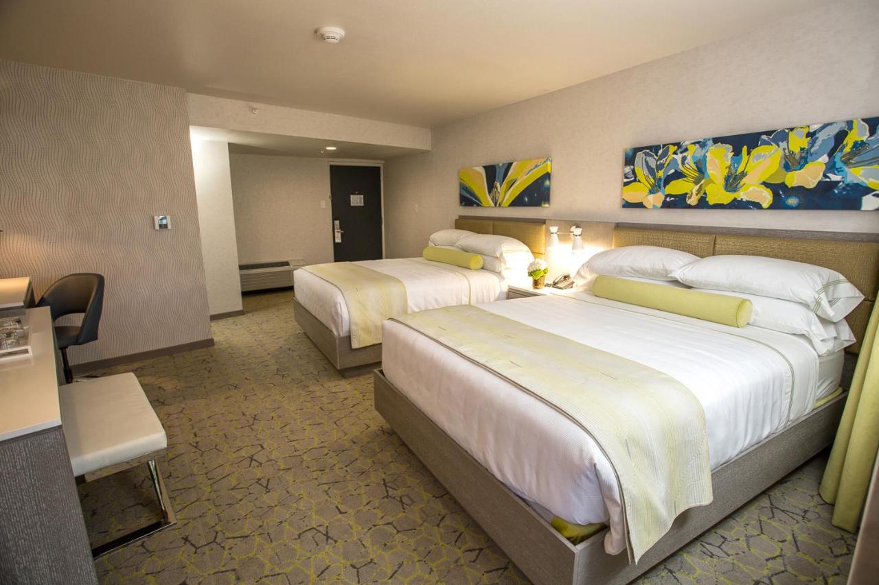 Double Room with Pool View at The Fredonia Hotel and Convention Center
