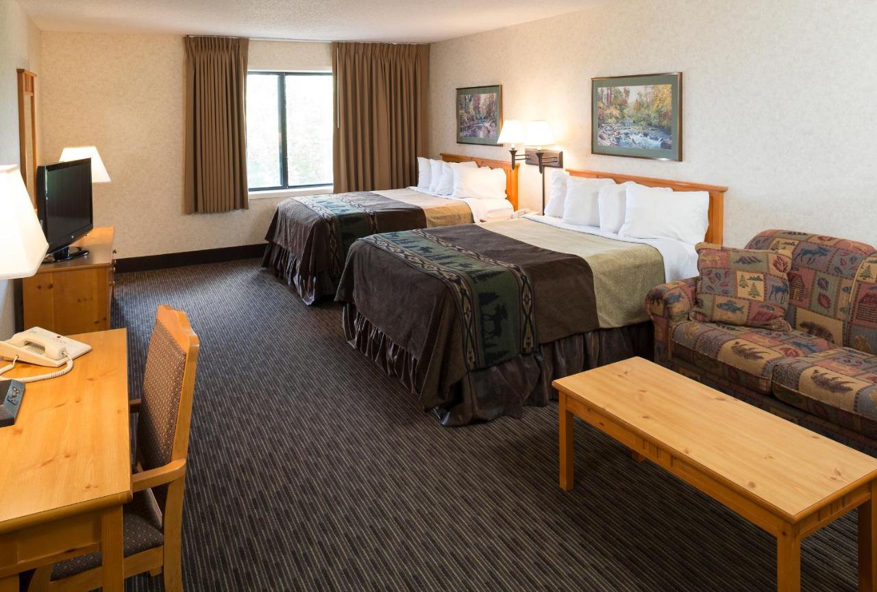 Family Room at Kelly Inn & Suites Mitchell South Dakota