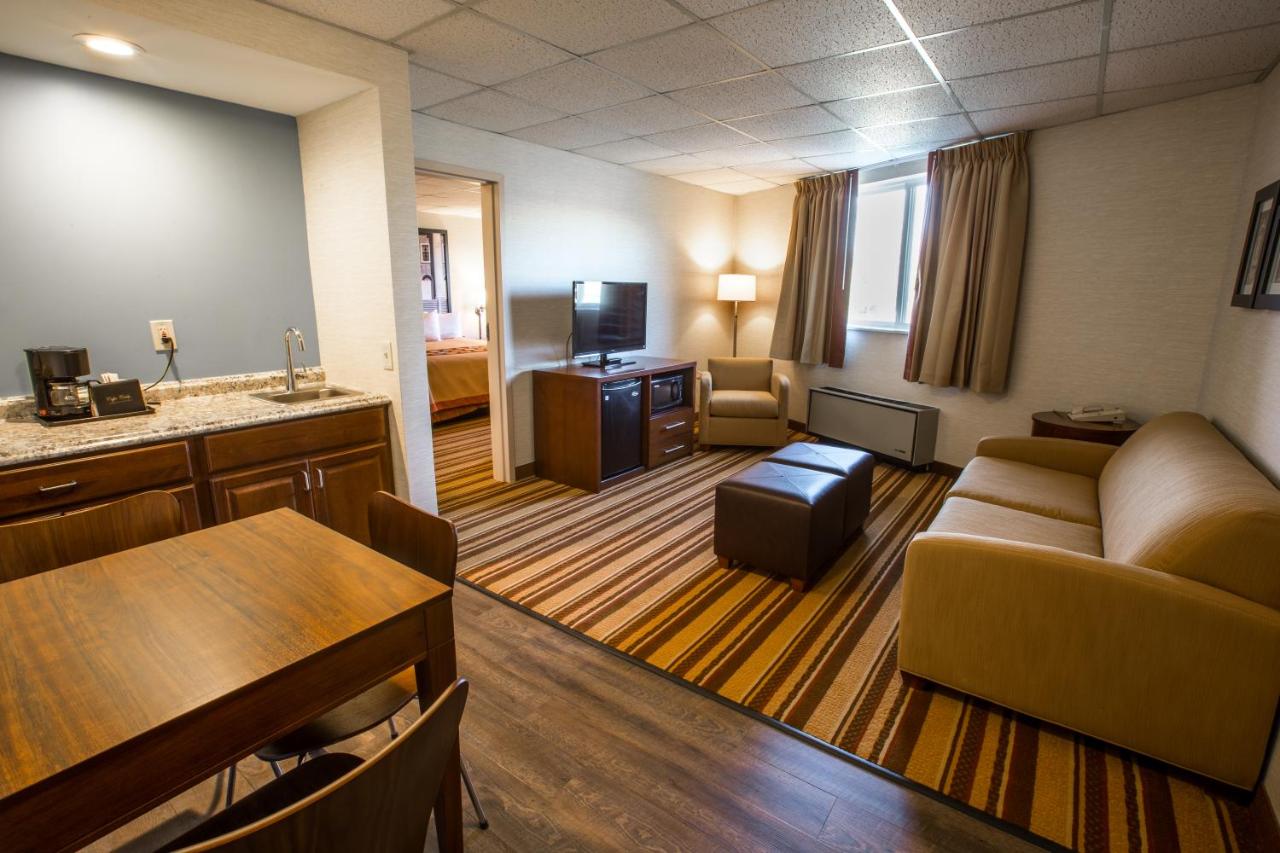 One-Bedroom King Suite - Non-Smoking at Super 8 by Wyndham State College