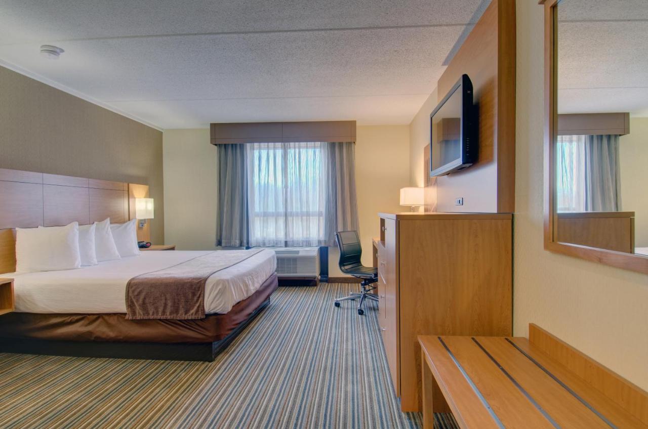 King Room at Best Western Royal Plaza Hotel & Trade Center