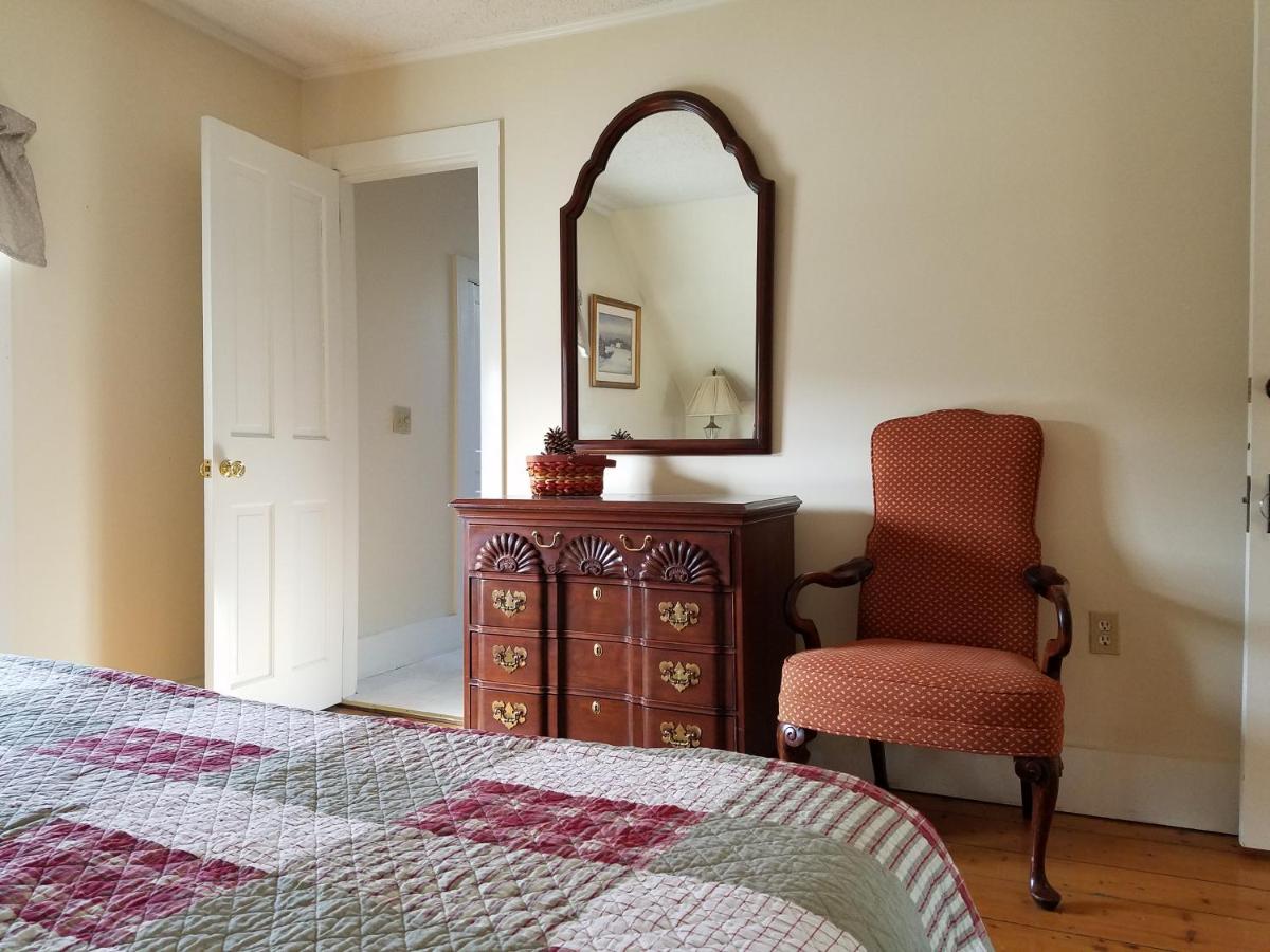 King Room at 1860 House Inn and Vacation Rental Home