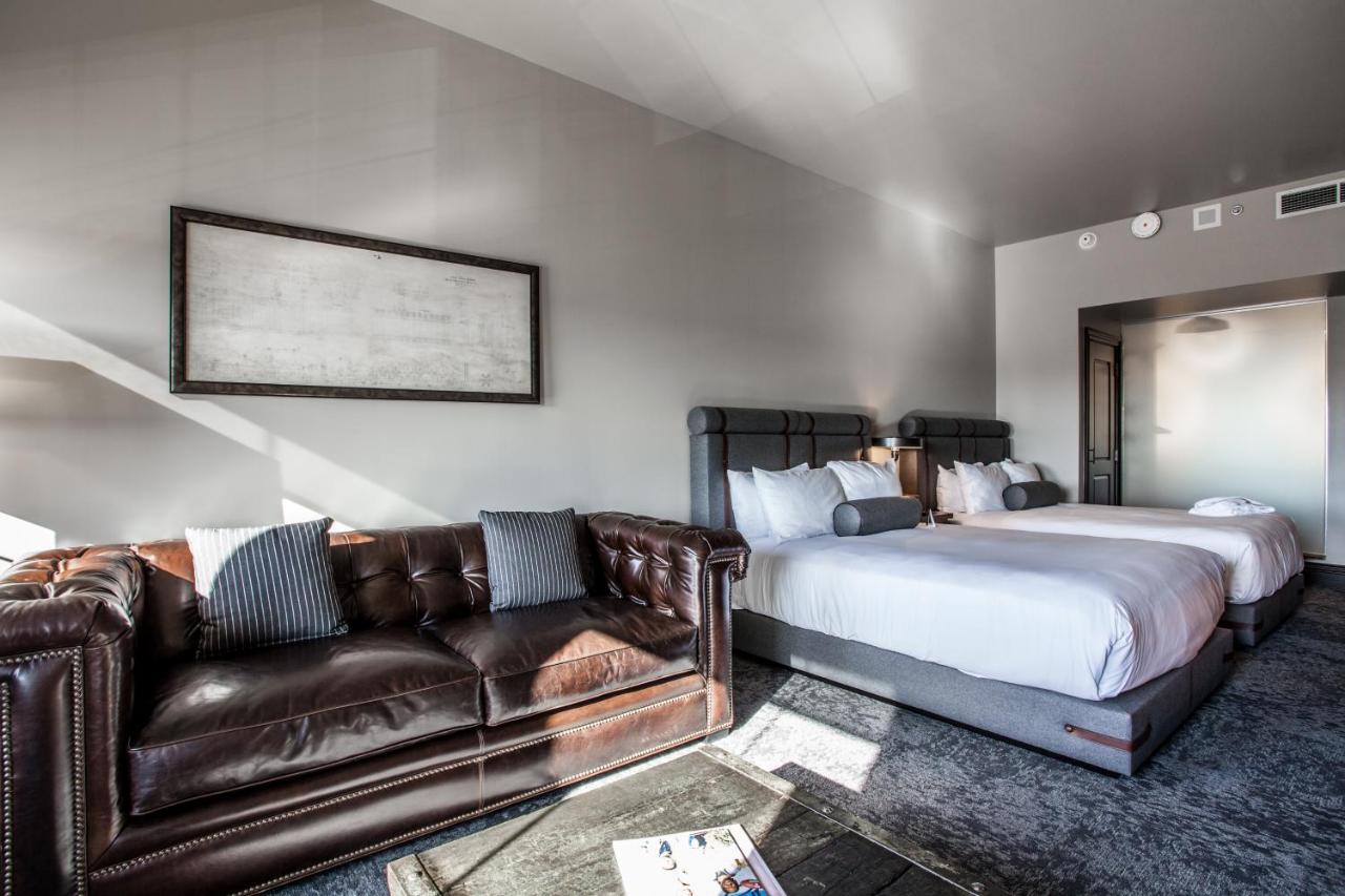 Deluxe Queen Room at Ironworks Hotel Indy