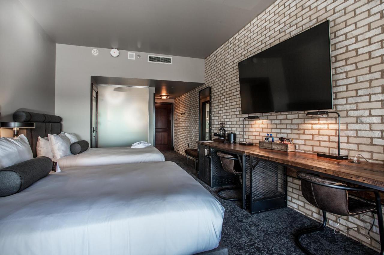 Deluxe Queen Room at Ironworks Hotel Indy