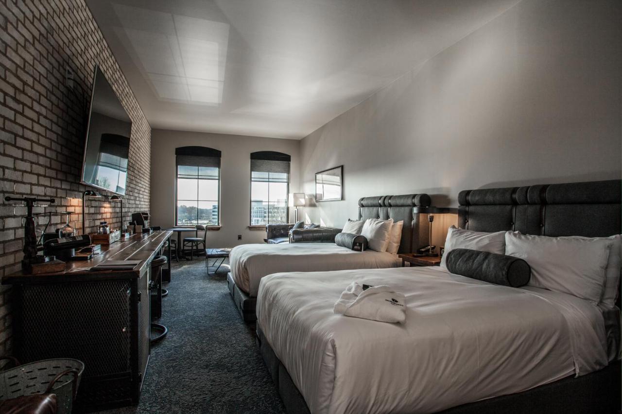 Deluxe Queen Room at Ironworks Hotel Indy