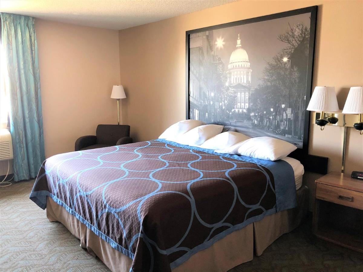 King Room - Non-Smoking at Super 8 by Wyndham Dodgeville