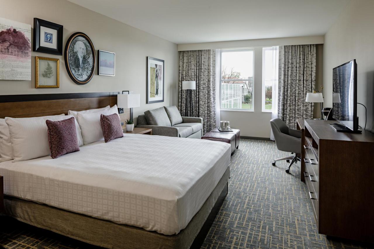 Superior King Room at Hotel Madison & Shenandoah Conference Ctr