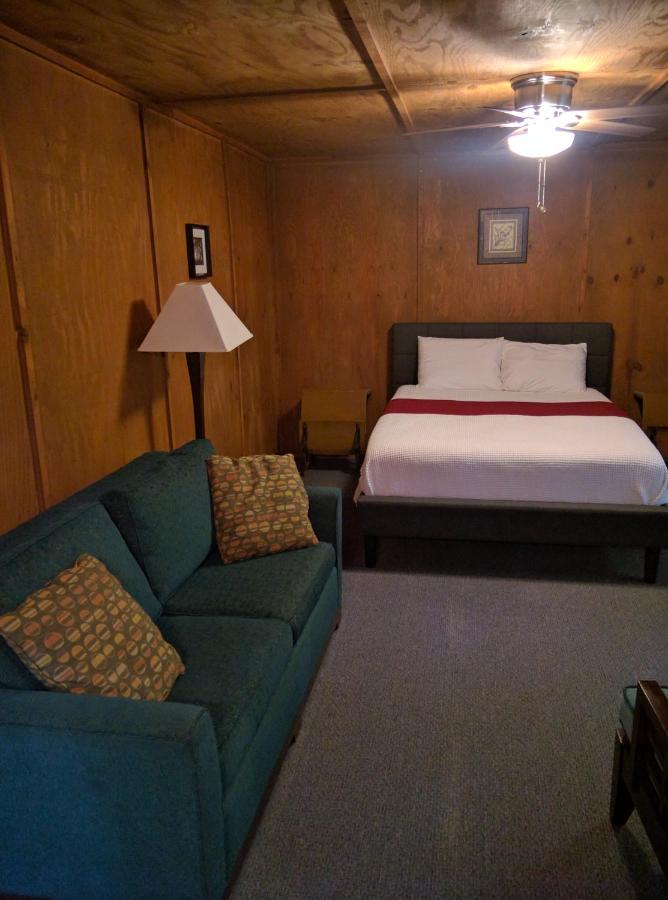 Queen Room at Sugar Creek Retreat