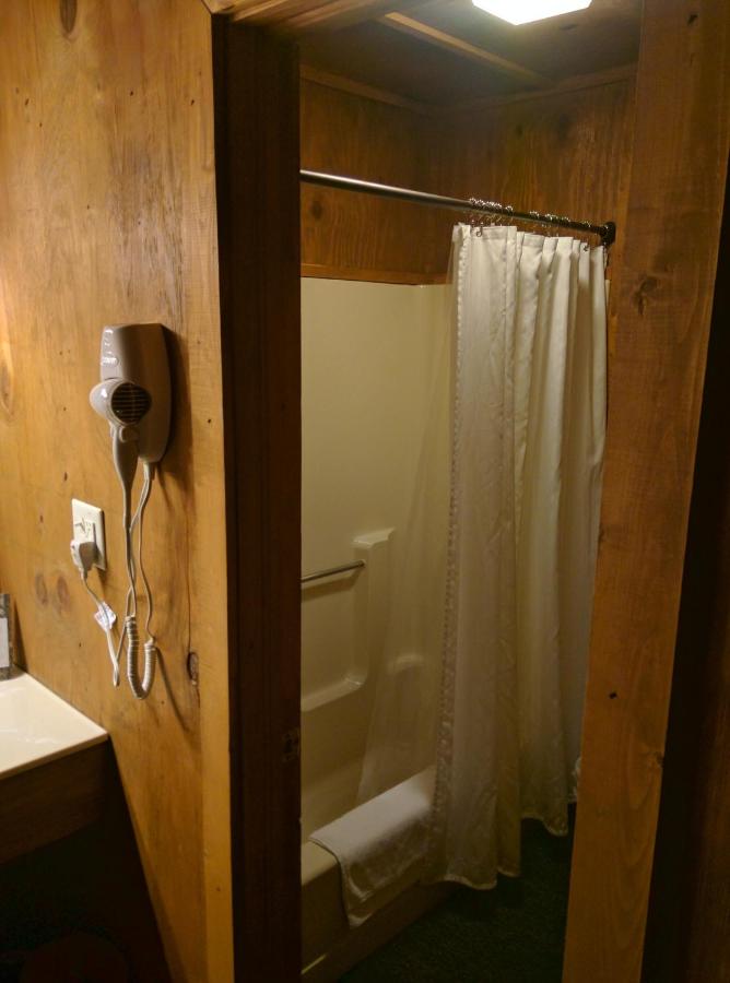 Standard Queen Room at Sugar Creek Retreat
