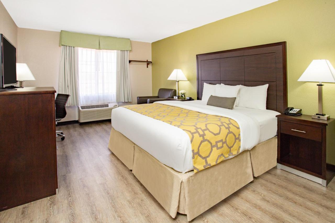 King Room - Non-Smoking at Baymont by Wyndham Phoenix I-10 near 51st Ave