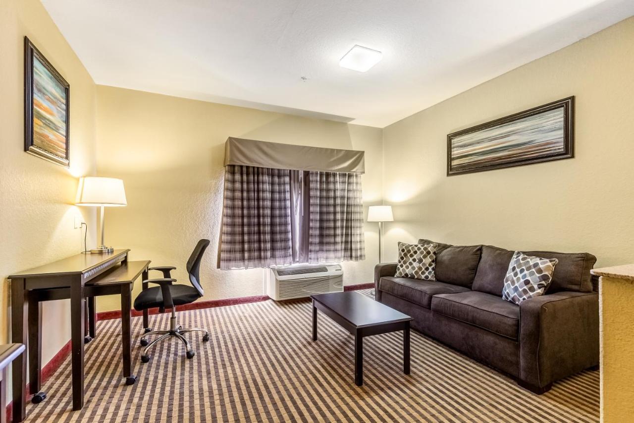 King Suite - Non Smoking at Quality Suites North
