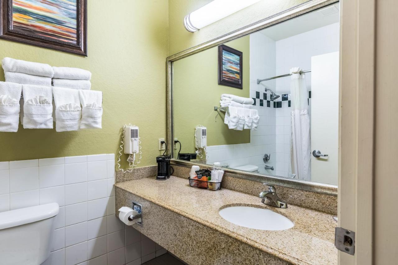 Queen Suite with Two Queen Beds - Non Smoking at Quality Suites North
