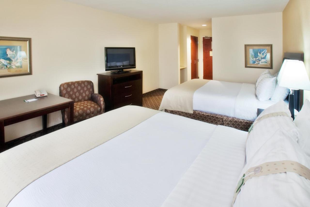Queen Room with Two Queen Beds with Roll in Shower - Hearing Accessible/Non-Smoking   at Holiday Inn Quincy East by IHG