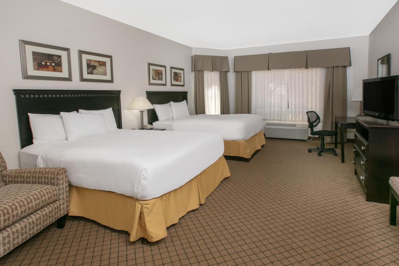 Deluxe Queen Room - Disability Access/Non-Smoking at Baymont by Wyndham Roswell