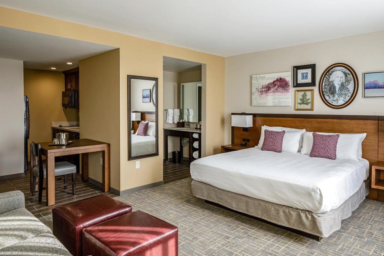 Studio at Hotel Madison & Shenandoah Conference Ctr