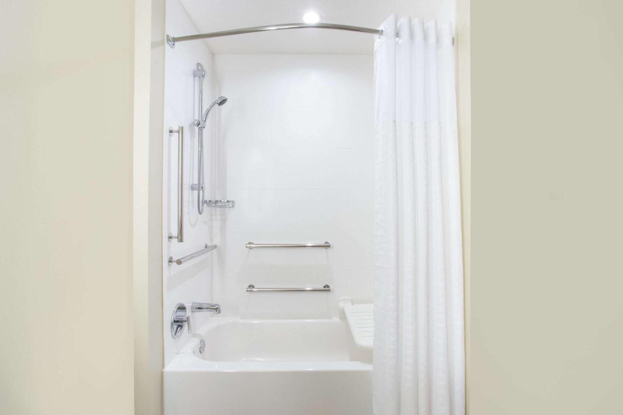 Deluxe Queen Room - Mobility Access/Non-Smoking at Wingate by Wyndham Page Lake Powell