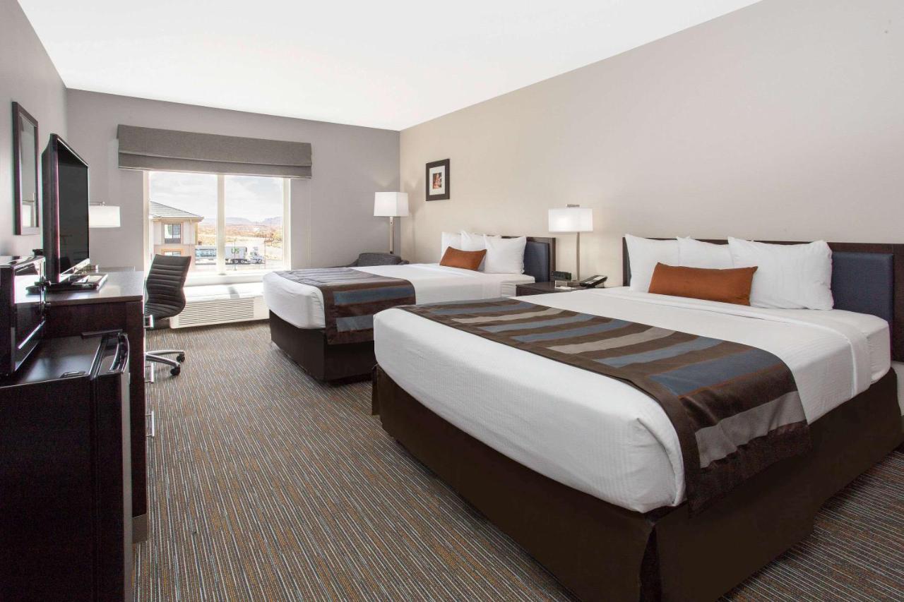 Deluxe Queen Room - Mobility Access/Non-Smoking at Wingate by Wyndham Page Lake Powell