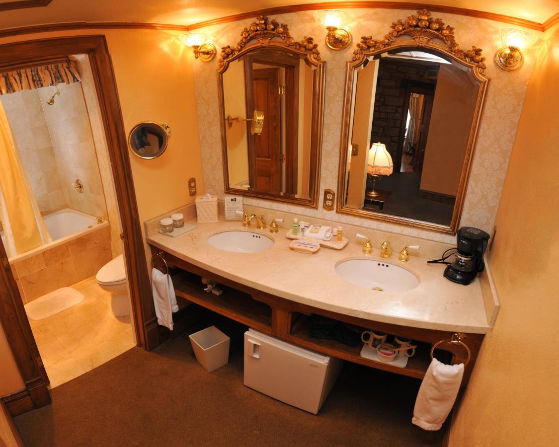 Deluxe Queen Suite at Cliff House at Pikes Peak