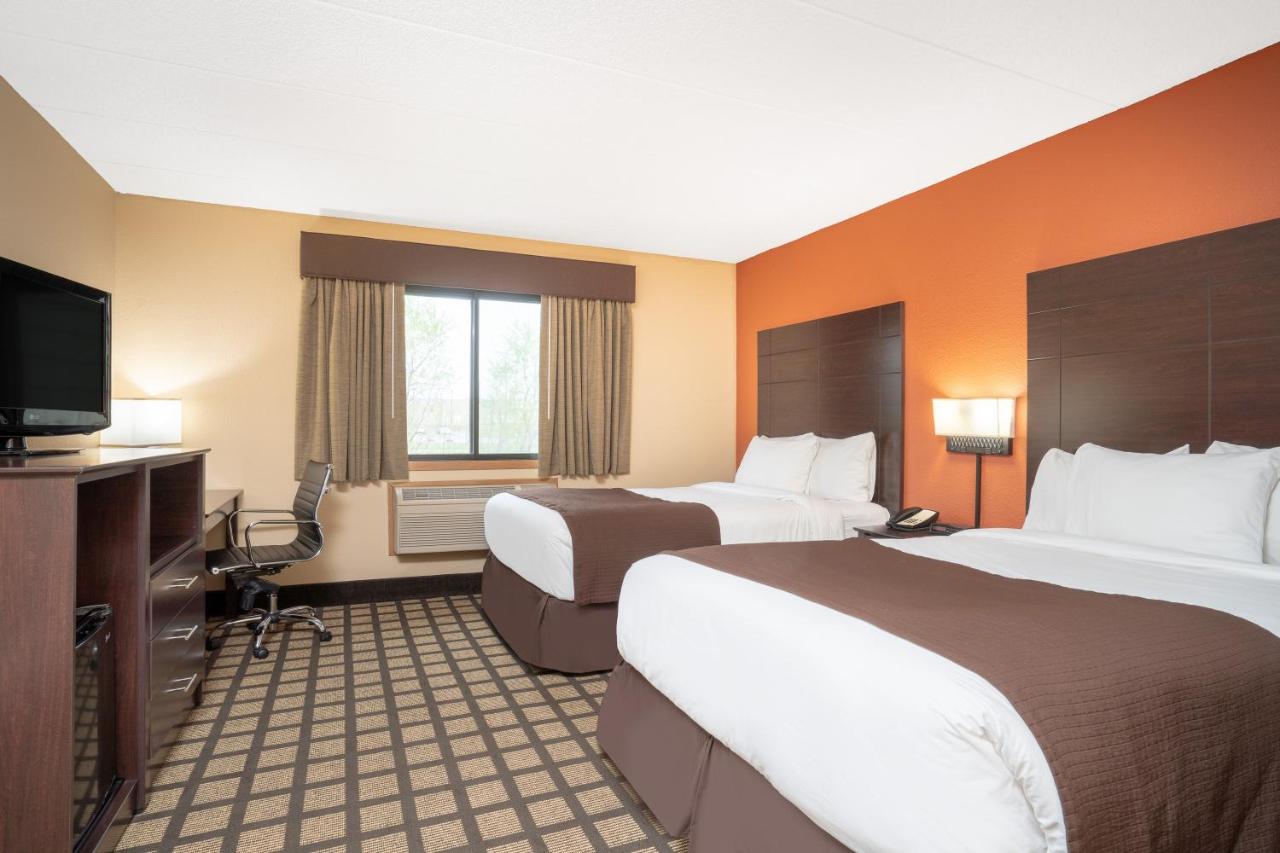 Business Queen Room - Non-Smoking at Baymont by Wyndham Lakeville