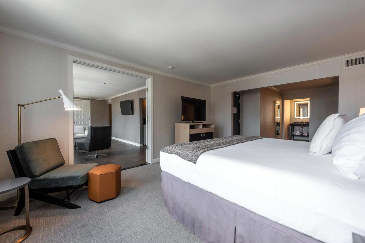 Deluxe King Suite at Claridge House Chicago, Tapestry Collection by Hilton