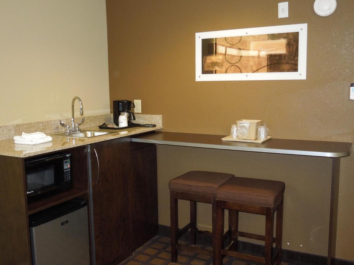 Deluxe Studio Suite with Two Queen Beds - Non-Smoking at Microtel Inn & Suites by Wyndham Harrisonburg