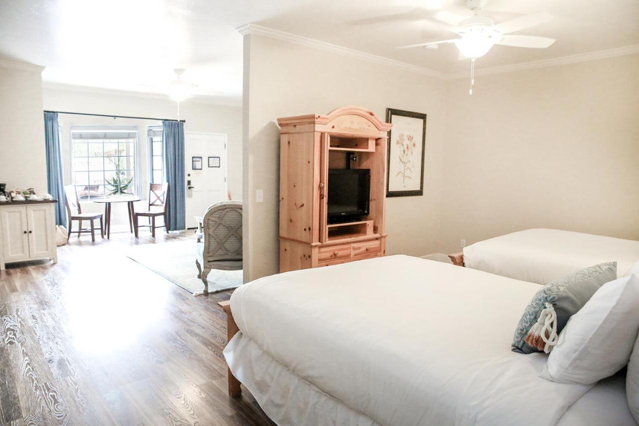 Luxury Double Queen Suite at The Rigdon House