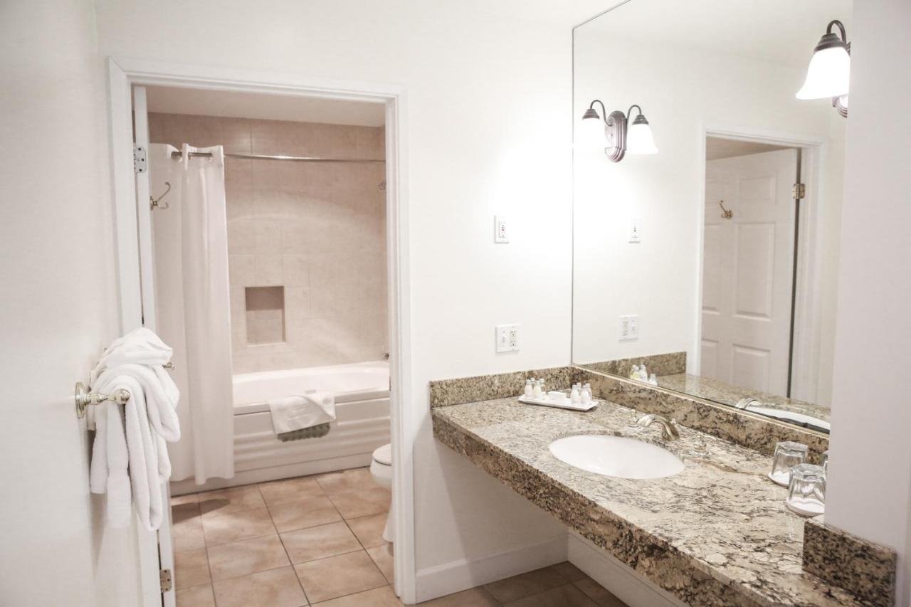 Luxury Double Queen Suite at The Rigdon House