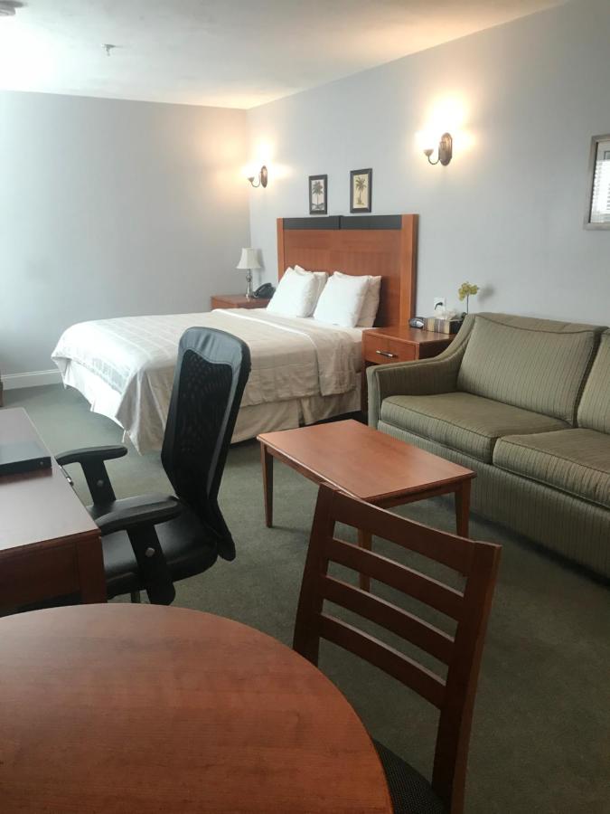 Deluxe King Suite at Crescent Suites Hotel